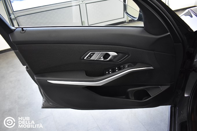 BMW 320d xDrive Business Advantage